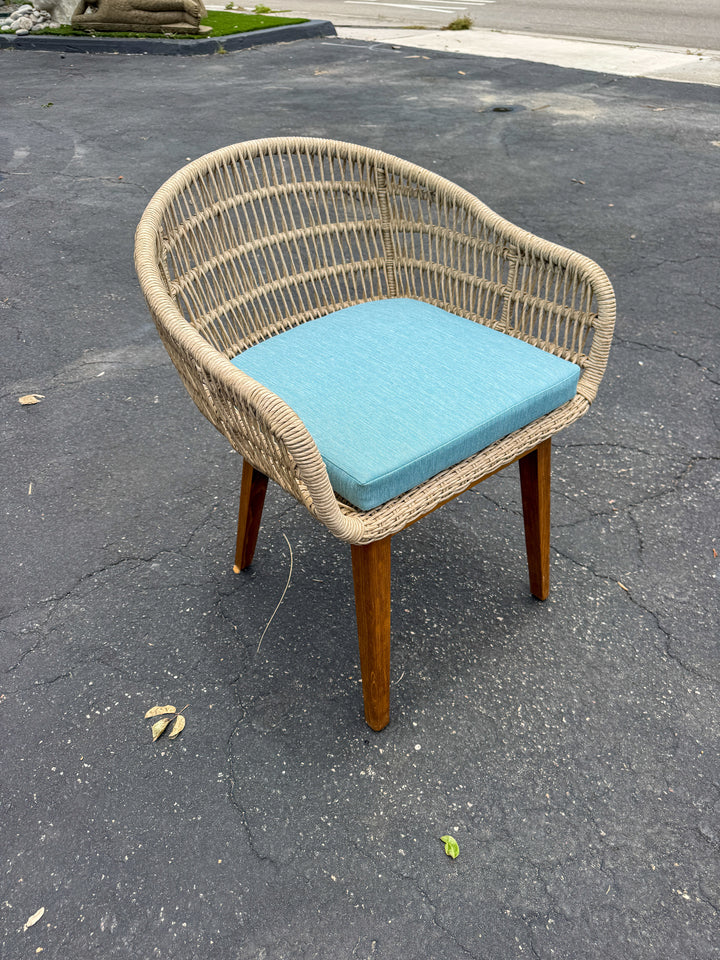 SYNTHETIC ROPE AND TEAK ARM CHAIR W/ BLUE CUSHION Anteak
