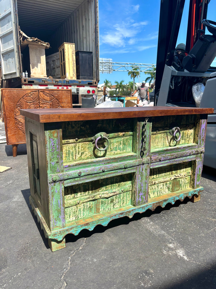 W/D Trunk - 40 x 19 x 24 in India Sourcing