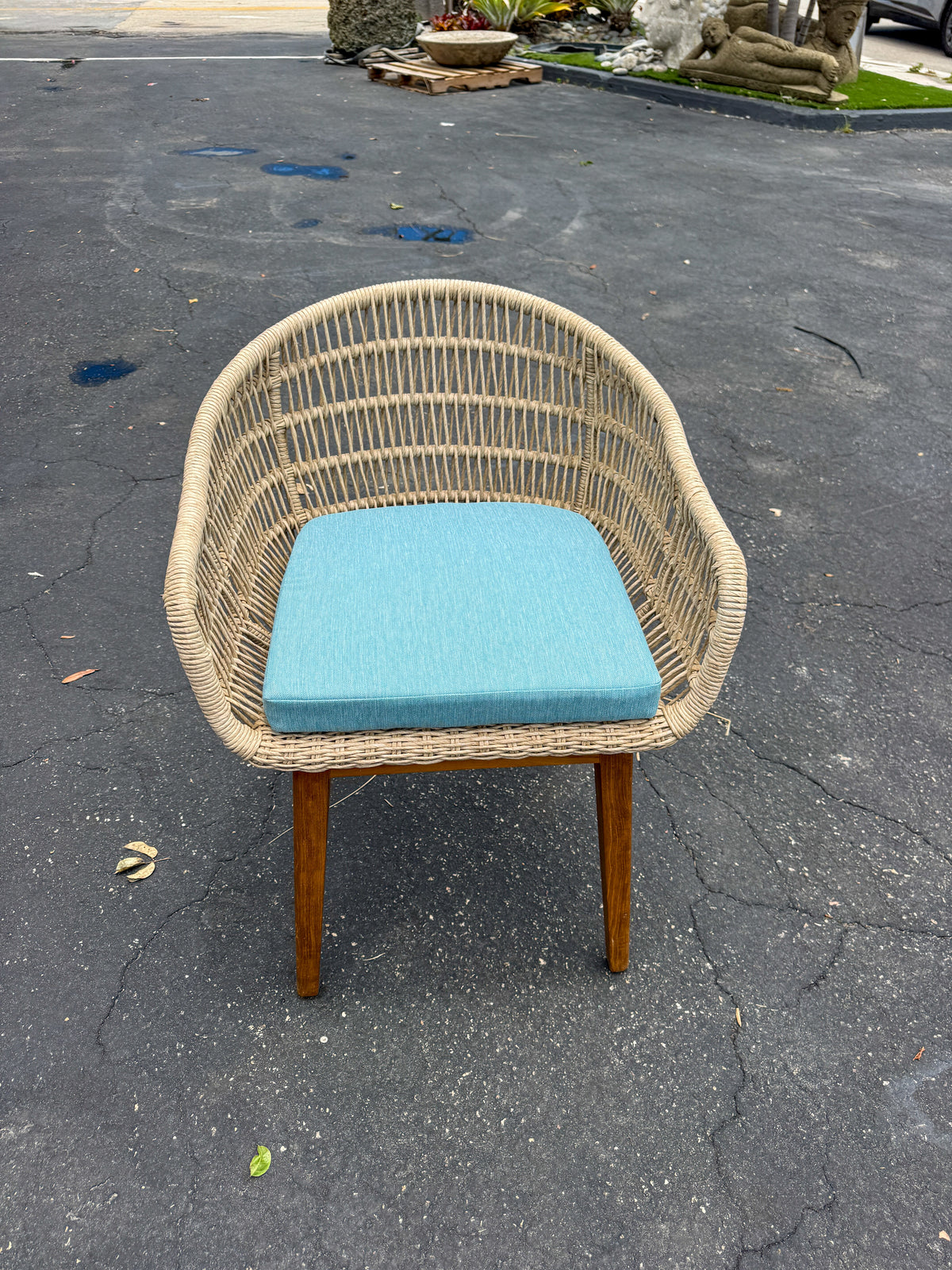 SYNTHETIC ROPE AND TEAK ARM CHAIR W/ BLUE CUSHION Anteak