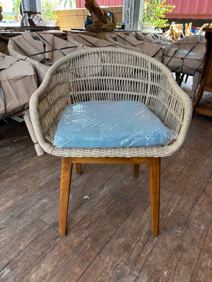 SYNTHETIC ROPE AND TEAK ARM CHAIR W/ BLUE CUSHION Anteak